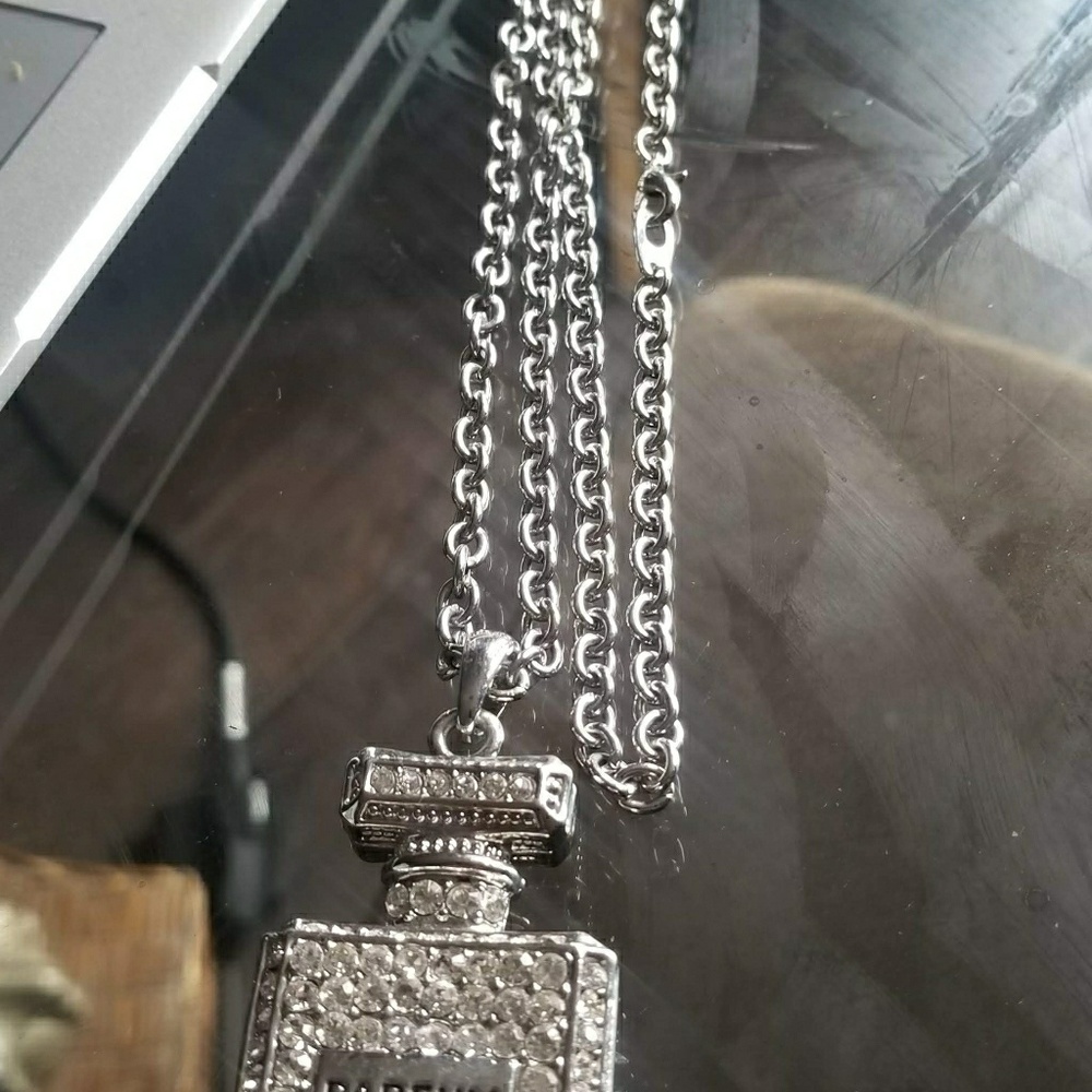 Ladies costume necklace.